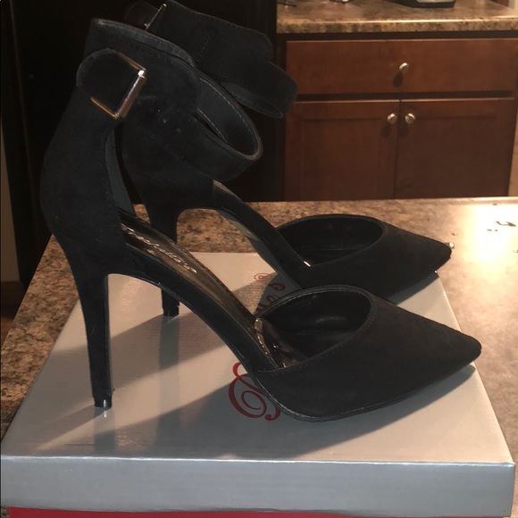 Black heel - Picture 2 of 4